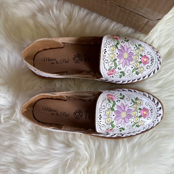 MEXICO EN LA PIEL {NIB} white floral huaraches | US 6 | flat woven leather shoes - Picture 3 of 12
